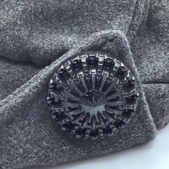 Grey Hat for Women with a beautiful button on the left side - Picture 3 of 9